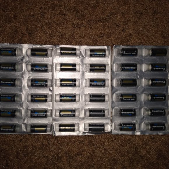 BATTERIES (CR123A 3V) - Picture 1 of 1